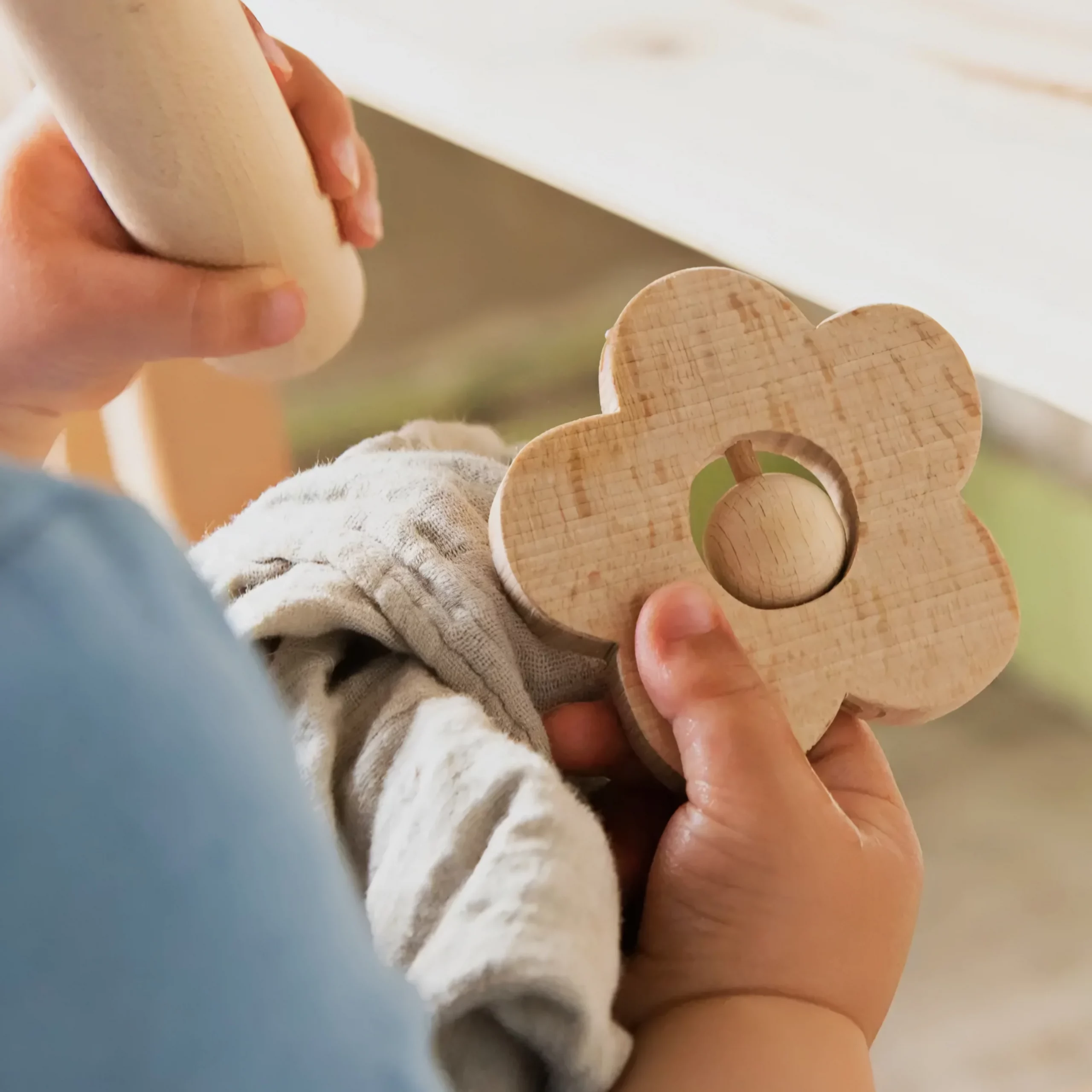 hochet en bois marguerite